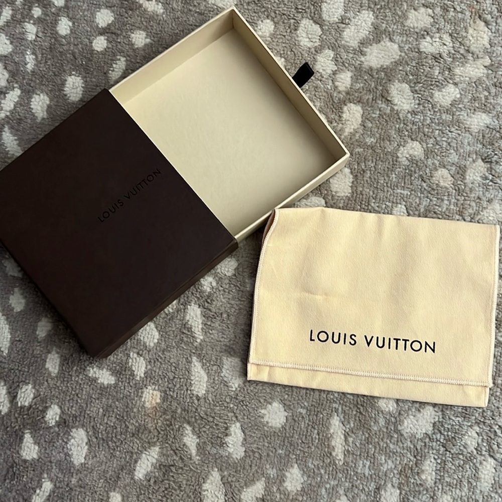 LV box and dust cover